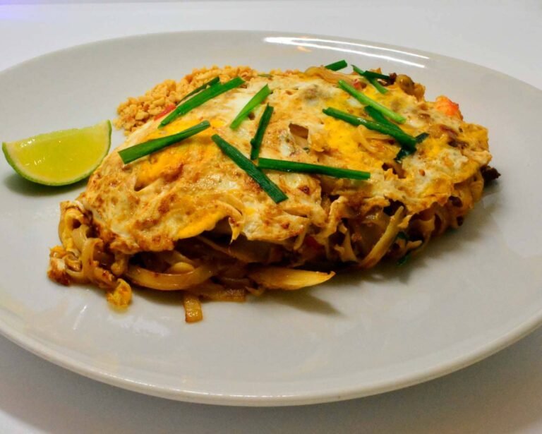 Phat Thaï aux crevettes dans un restaurant thaïlandais à Brest
