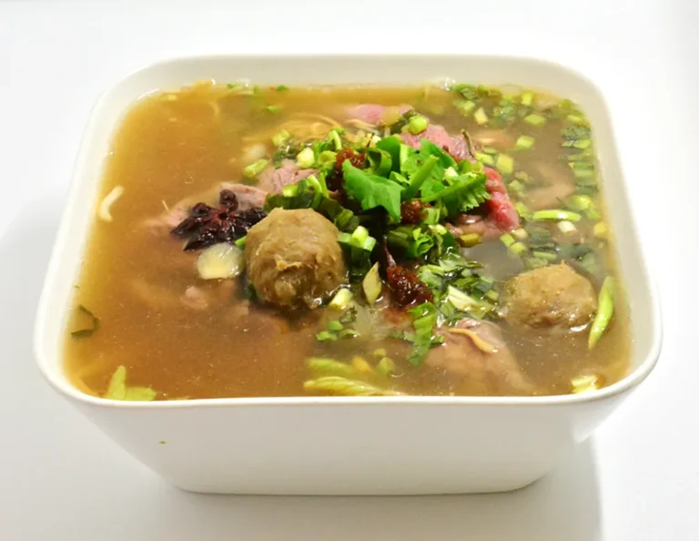 Soupe Pho vietnamienne restaurant asiatique Saphir thaï express