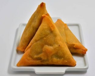 Spécialité asiatique élaborée avec crevettes fraîches, herbes parfumées et cuisson dorée parfaite en Saphir Thaï express